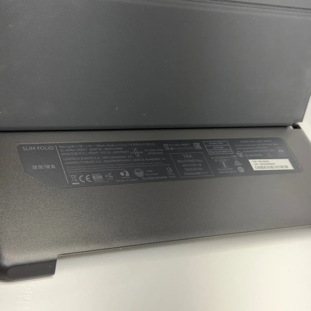 Logitech Slim Folio Keyboard Case iPad 7th 8th Gen Black Bluetooth YR0077